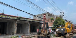 पोखराको फिर्केखोलामा चल्यो डोजर