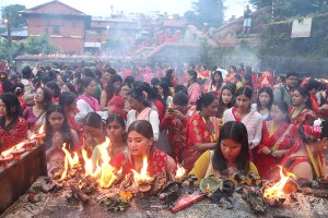 हरितालिका तीजमा पशुपति लगायतका शिवालयहरूमा व्रतालुहरूको घुइँचो