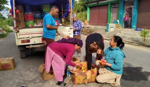 जुम्लाको स्याउ स्याङ्जाका उपभोक्ताको घरदैलोमा