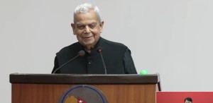 पूर्वराजाले पटकपटक भेट्न खोजेको भन्दै संसद्‌मा कालो पोशाक लगाएर पुगे महन्थ