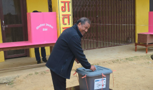 विप्लवले १८ वर्षपछि रोल्पाबाट मतदान गरे