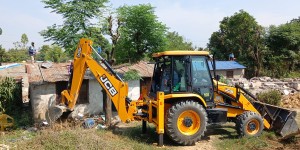 कोहलपुरमा अतिक्रमित बस्ती हटाउन बिहानैबाट डोजर परिचालन