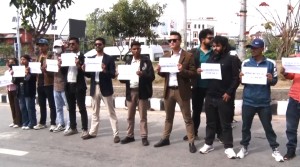 मूल्यवृद्धिको विरोधमा युवाहरूएको काठमाडौंमा विरोध प्रदर्शन