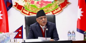 प्रधानमन्त्री पुष्पकमल दाहाल प्रचण्डले संसद्‌बाट विश्वासको मत लिँदा अनिवार्य उपस्थित हुन माओवादी केन्द्रको  ह्वीप