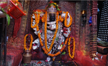 पलाञ्चोक भगवतीको मूर्तिमा पसिना