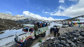 हिउँ पन्छाउँदै विकास माग्न सिमकोट आइपुगे हिमालपारिका बासिन्दा