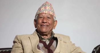 प्रतिनिधिसभा सदस्य निर्वाचनबाट निर्वाचित ज्येष्ठ सदस्य अर्जुननरसिंह केसीले आज शपथ लिँदै