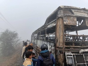 कपिलवस्तुमा चलिरहेको बसमा आगलागी, ४४ यात्रु सकुशल