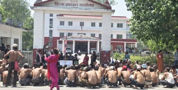 निकुञ्जपीडितद्वारा अर्धनग्न प्रदर्शन