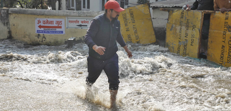बबरमहलमा बाढी, सरकारी कार्यालयमा डुबान