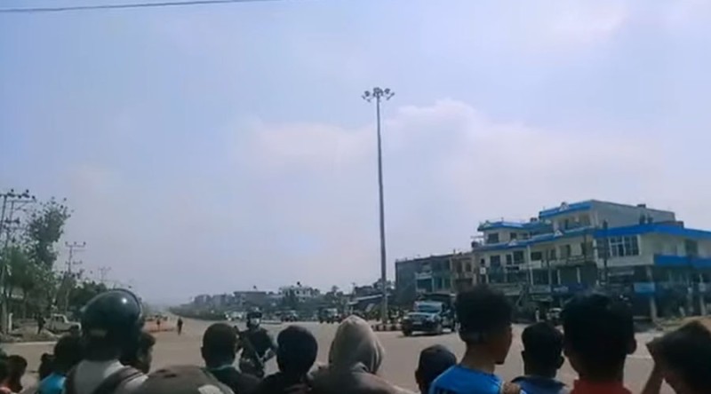 प्रधानमन्त्री पुग्दा सुर्खेतमा सडक खाली गराइयो, स्थानीयको विरोध